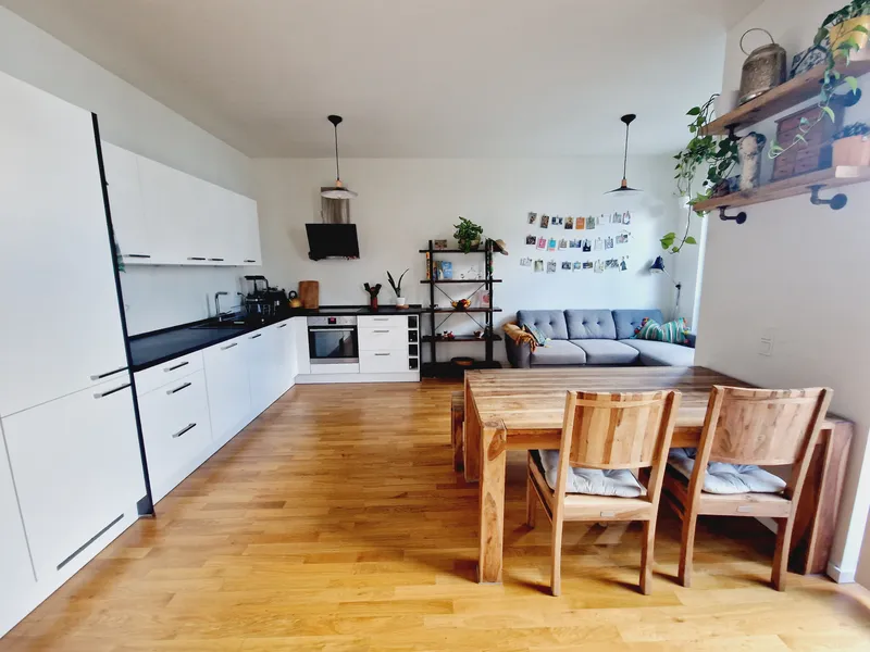 Luxurious Living: Stunning 4-Room Apartment with 3 Balconies Near Nollendorfplatz — photo 1